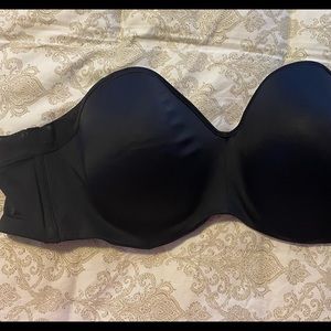 Bali strapless bra.  Comes with straps